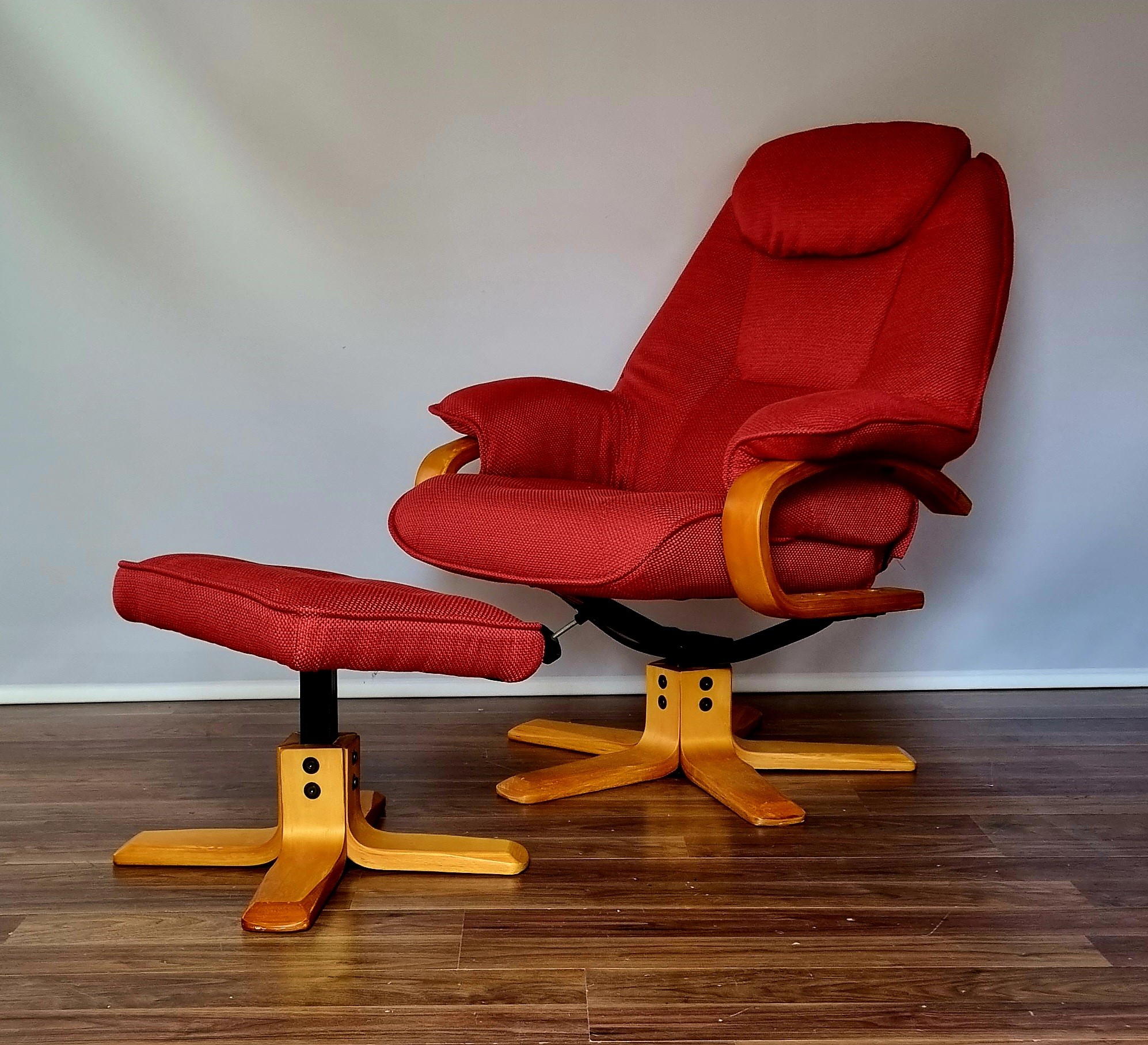 Modern Chair Recliner and stool