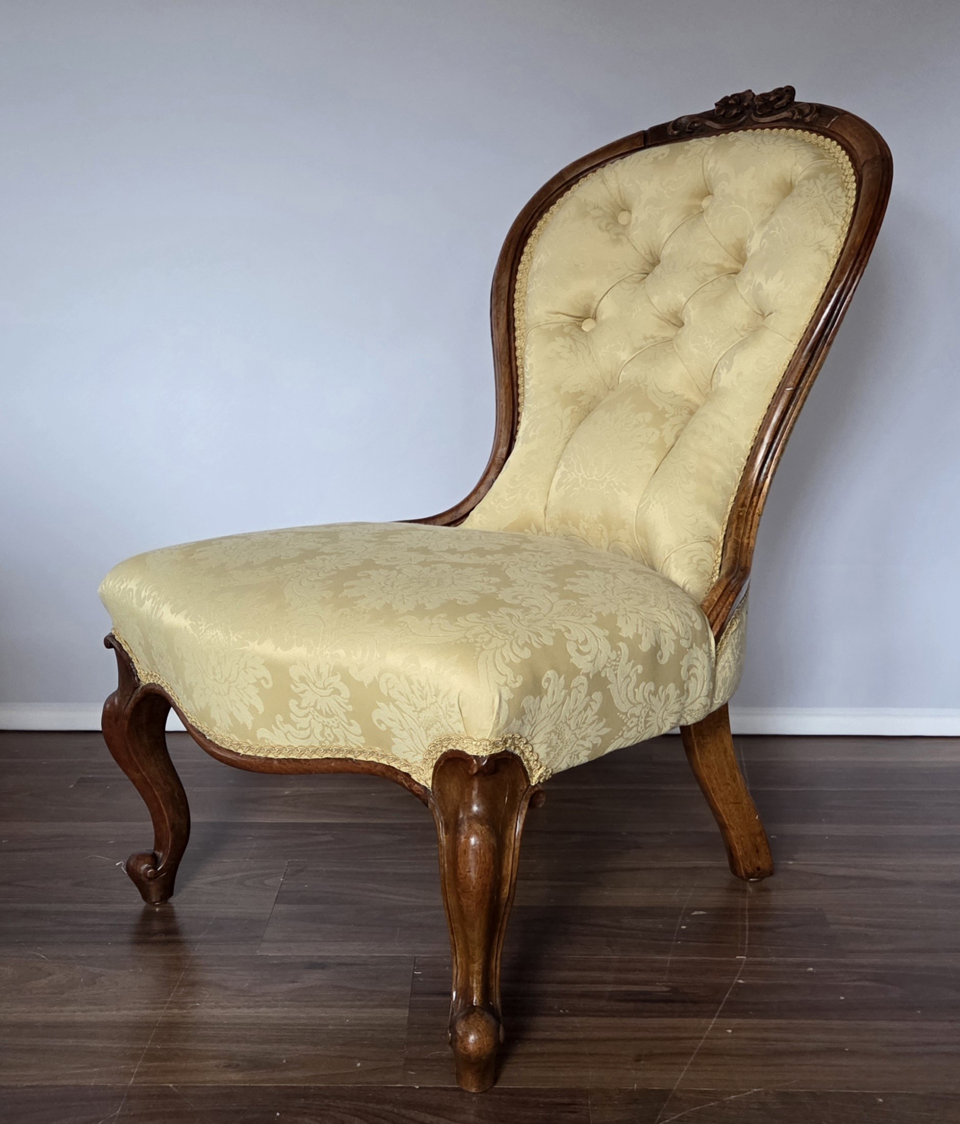Traditional Chair Deep Buttoned